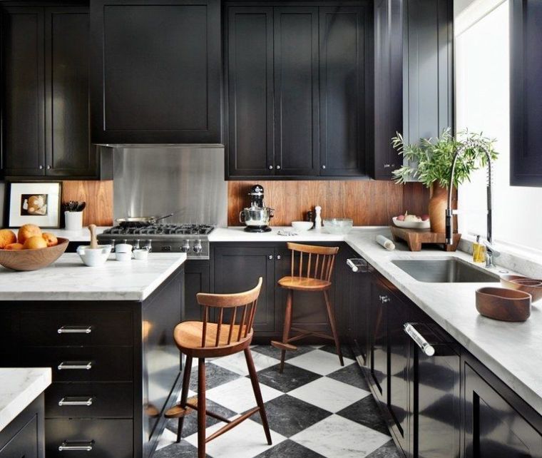 キッチン-スプラッシュバック-ウッドフロア-黒と白のデザイン