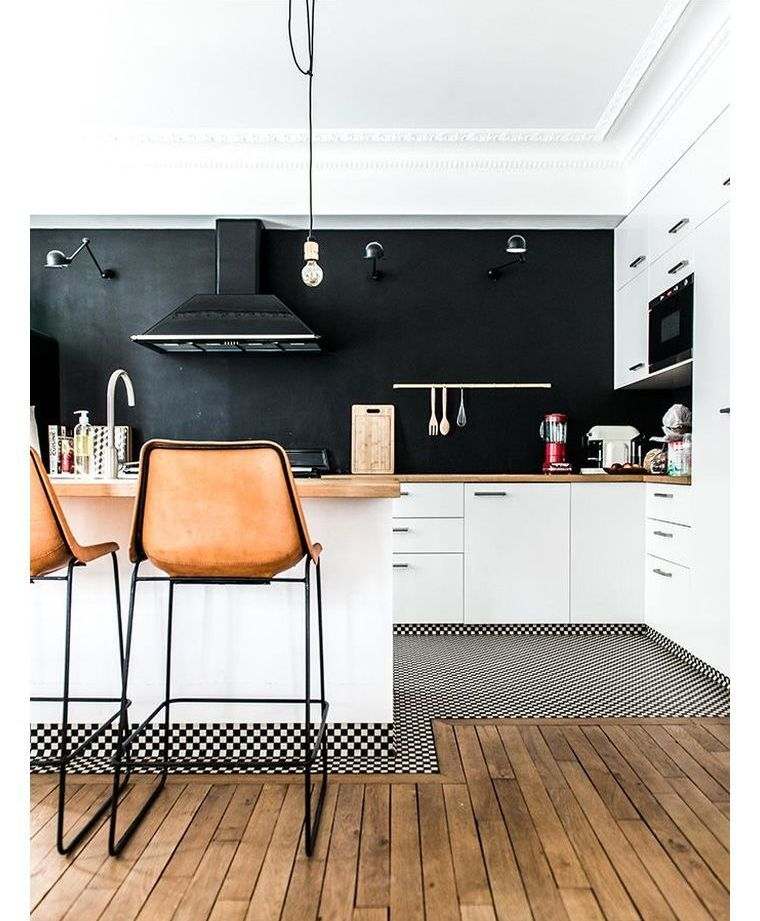 寄木細工の床-キッチン-白と黒のデコ