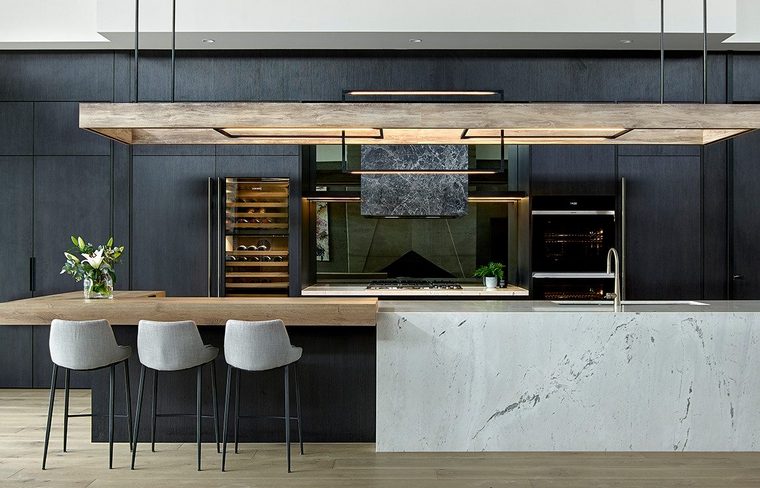 大理石の木の黒い色のキッチンデザイン