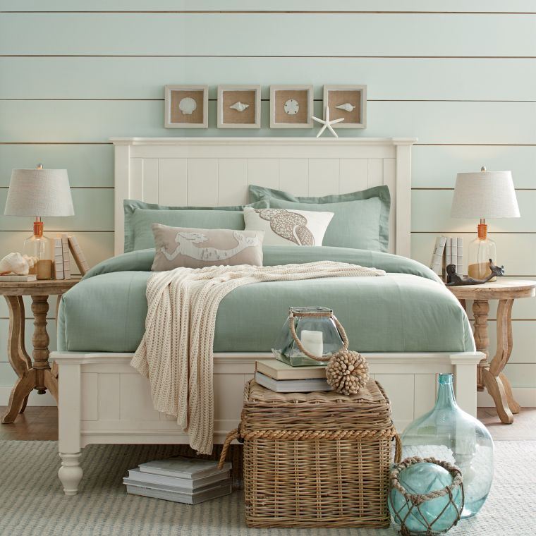 dekoracija uz more-spavaća soba za odrasle-plava-metvica-bijelo-drvo-sporedni kolosijek