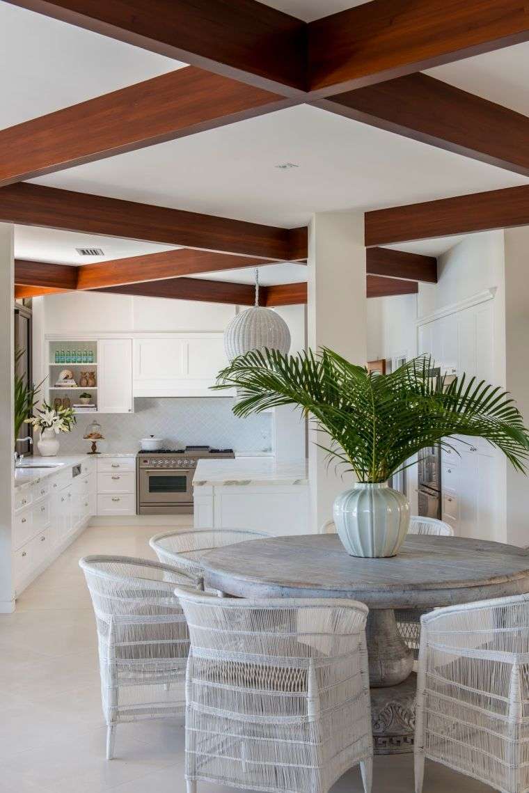 pajūrio dekoras modernus-interjero dizainas-baldai-balta-mediena