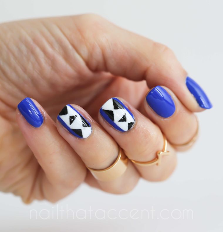 geometric-nail-deco-blue-white-black