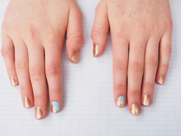 nail-art-geometric-nails-gold-color