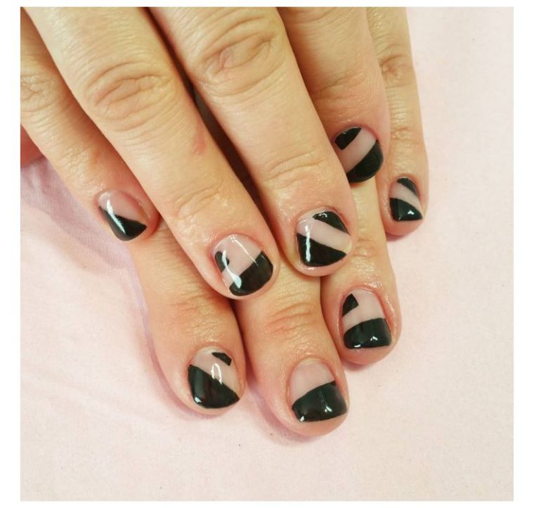 short-geometric-nail-deco-nail-art