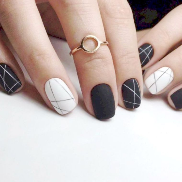 crno-bijeli geometrijski ukrasi noktiju-primjeri
