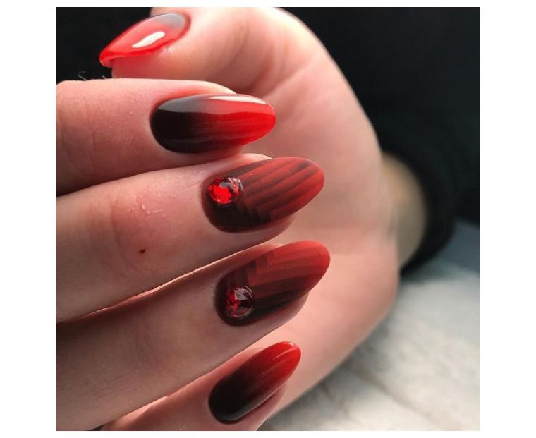 red-deco-geometric-nail-model