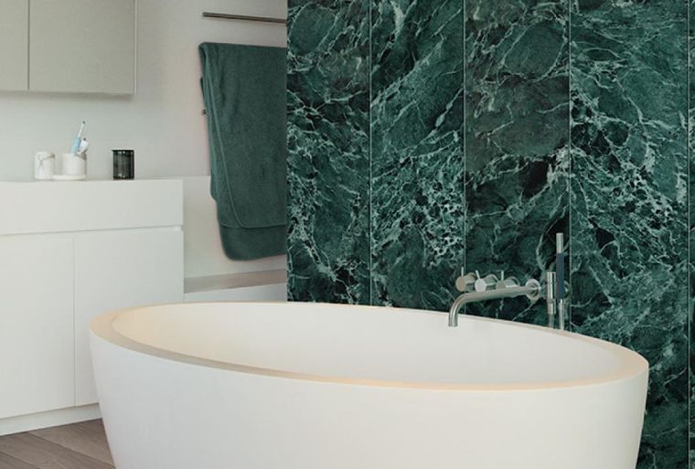zöld márvány fürdőszoba falburkolat
