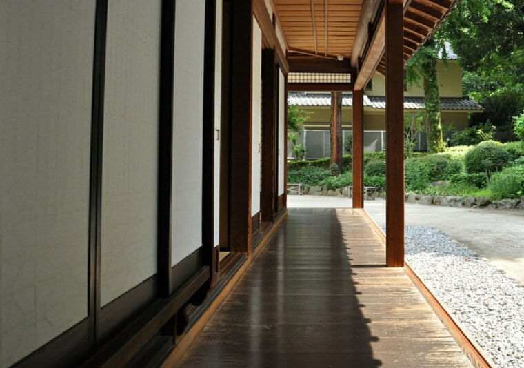 tradicinis japoniškas namas-koridorius-ekranas-shoji-išorė-deco-bois-engagewa