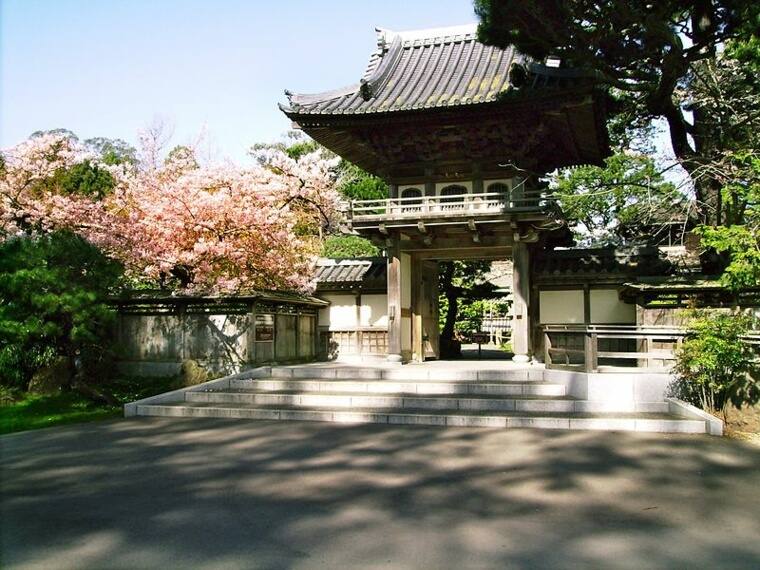 hagyományos-japán-ház-külső-kert-zen-dekorációs-fal-ajtó