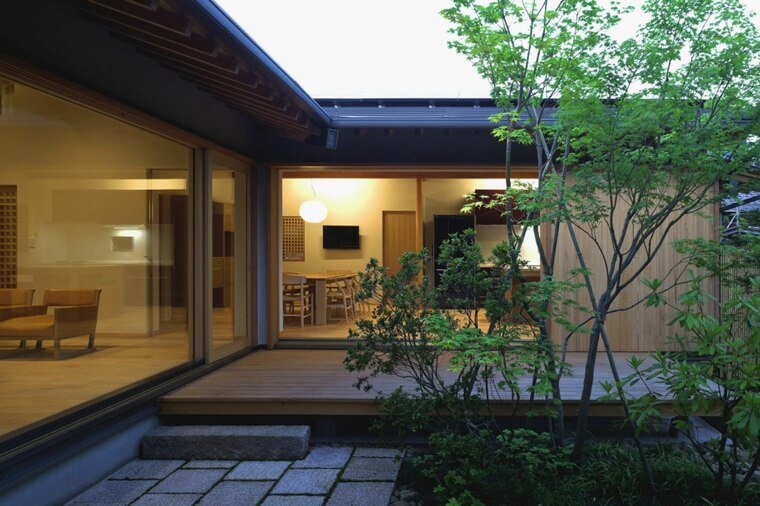 hagyományos-japán ház-belső-külső-deco-természetes-fa burkolat.