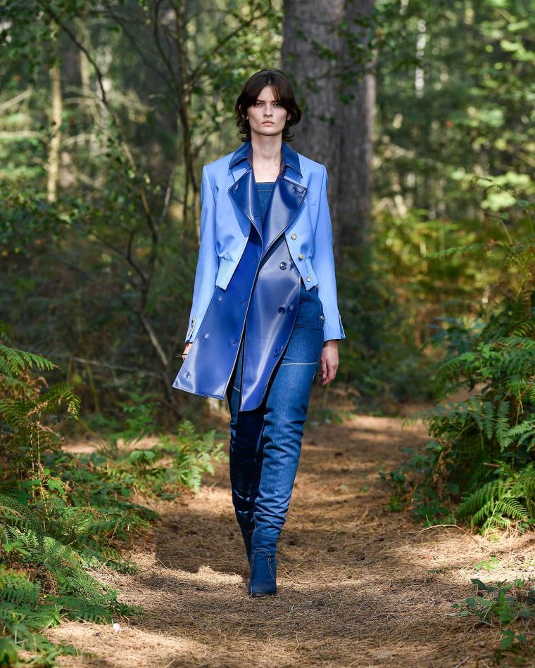 ženska plava jakna od Burberryja