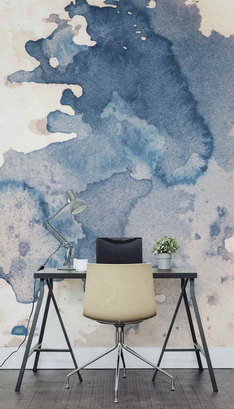 home office con una bella decorazione murale