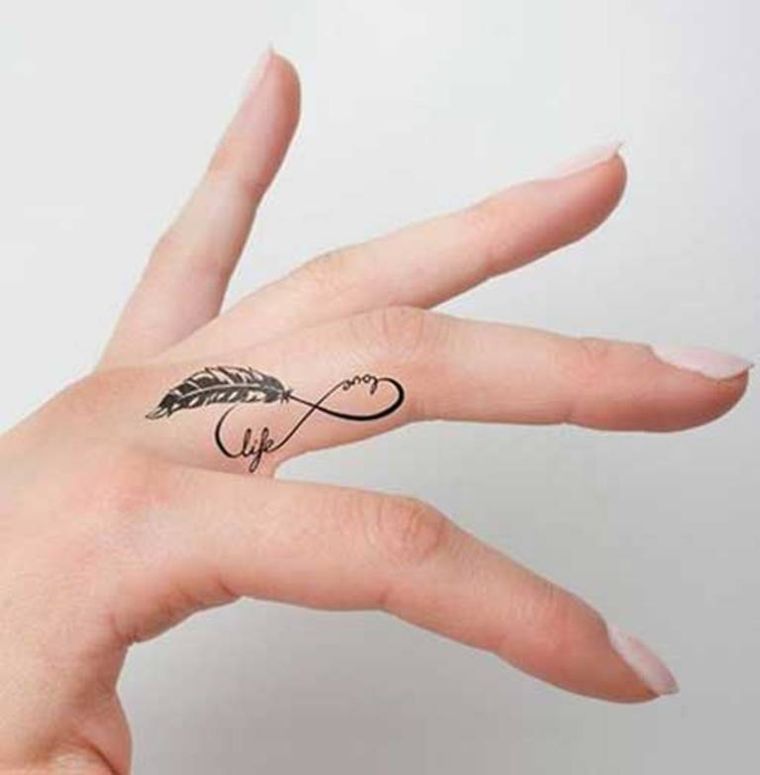 tetovaža-pero-prst-žena