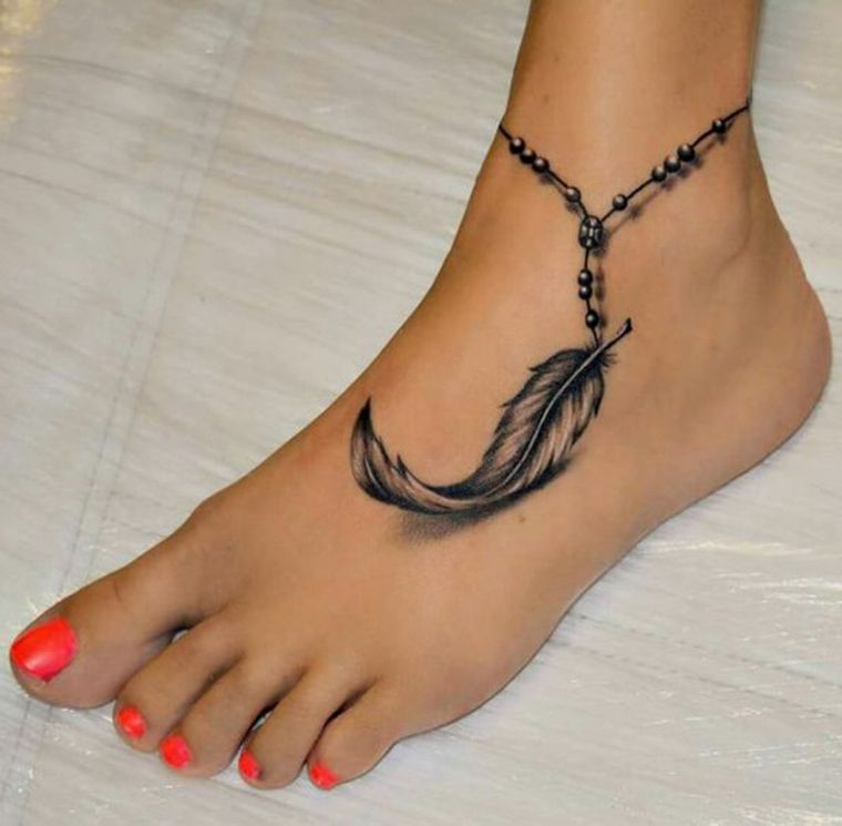 tetovaža pera žena-noga-narukvica