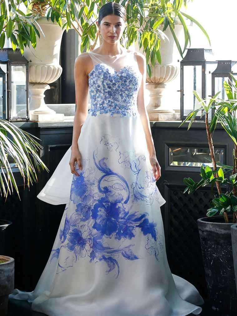 abito-da-sposa-bianco-blu-stampe-lunghe