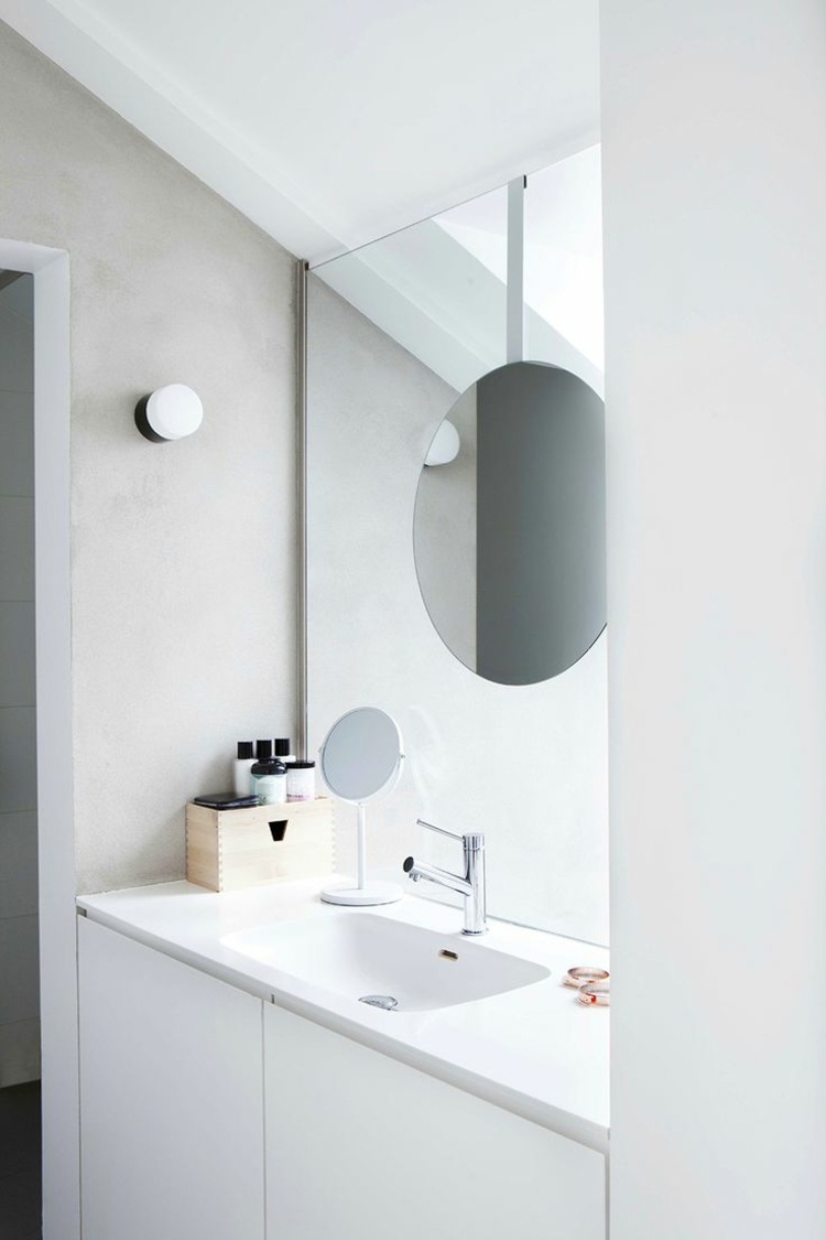 fehér fürdőszobai tükör dekoráció