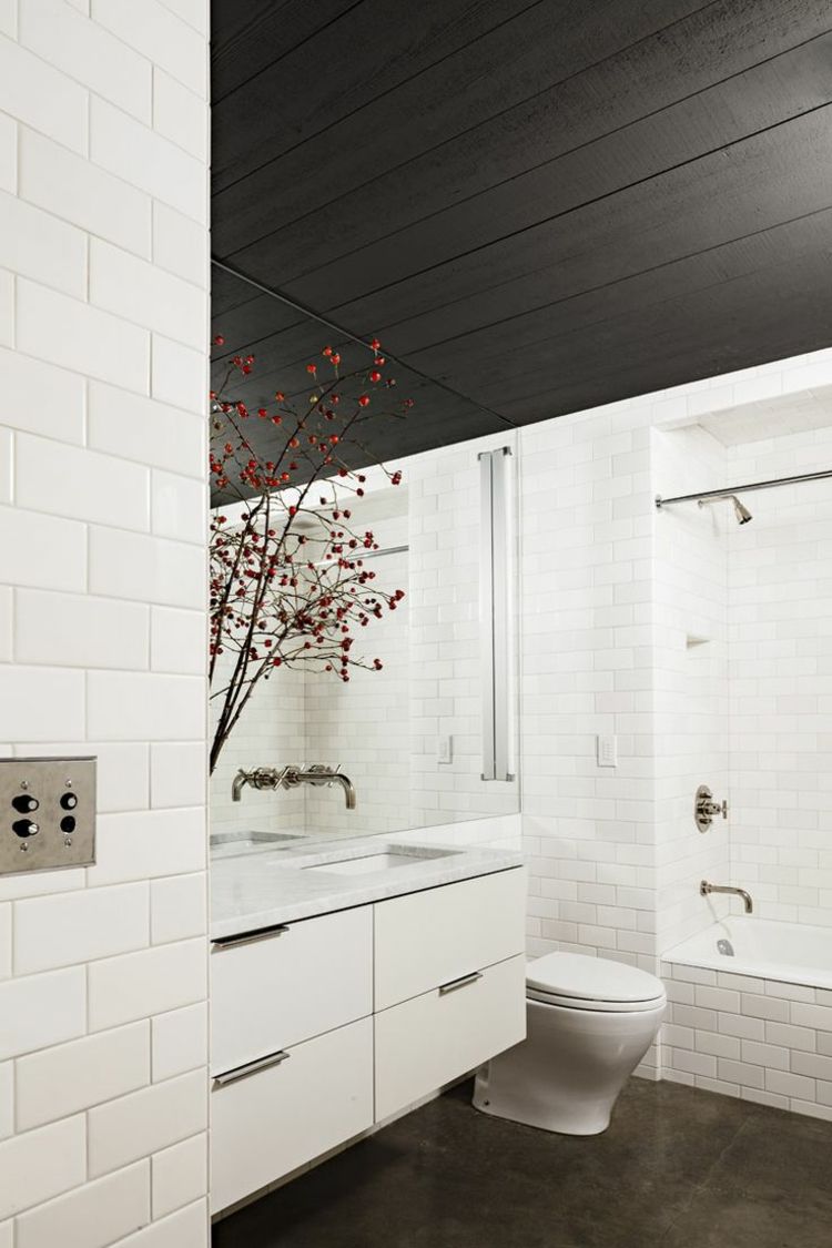 érdekes design fehér fürdőszoba