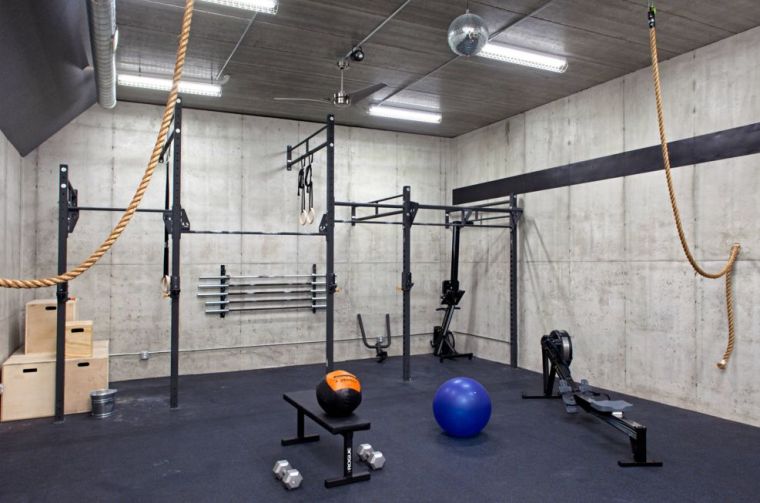 minimalista-otthon-edzőterem-szoba