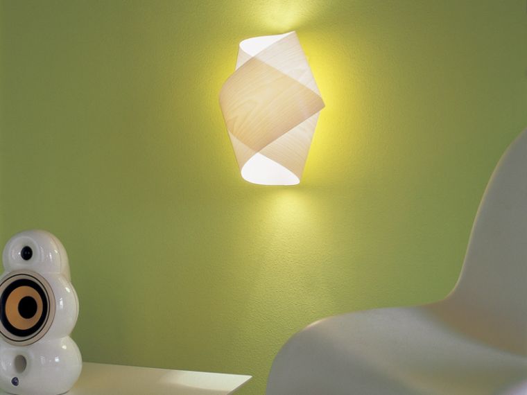 moderna lampada da parete in legno