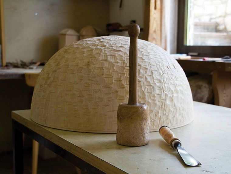 oggetto di design lampada in legno fatto a mano