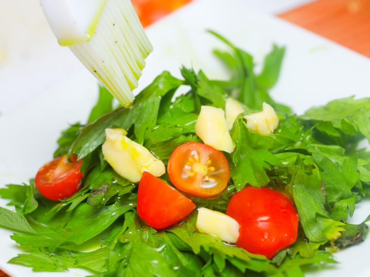 augalinio aliejaus-salotų receptas