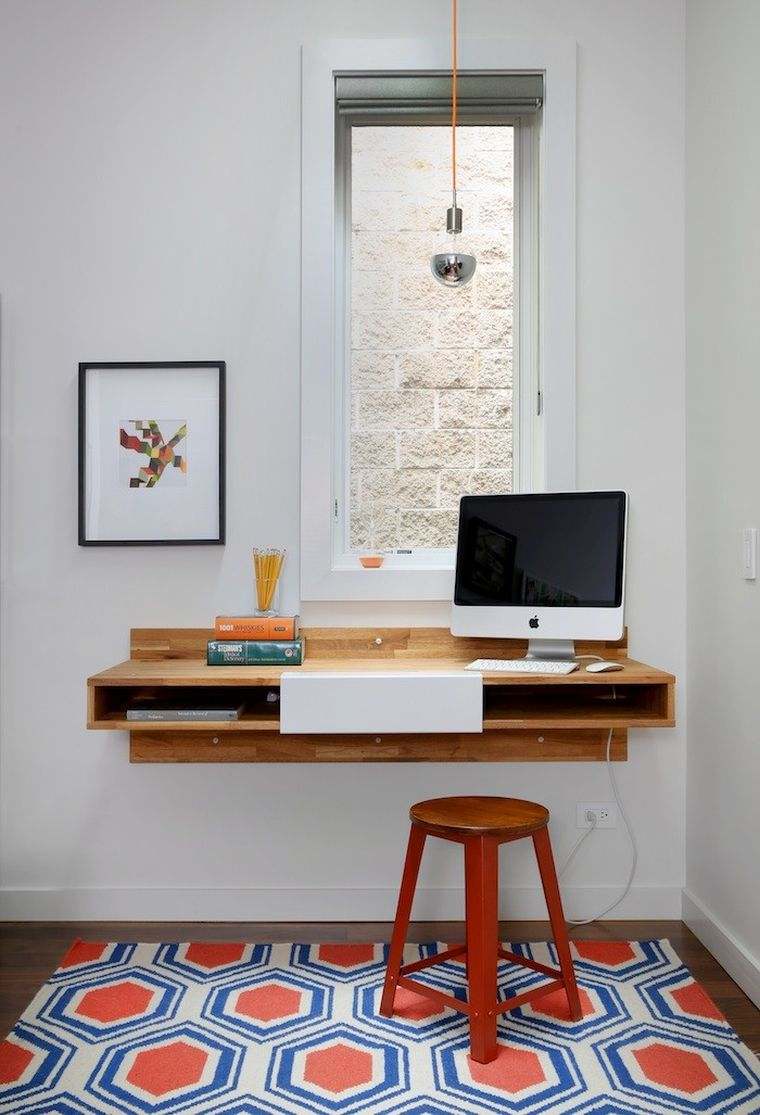 maži kabantys-biuro baldai-su-mediniu stalčiumi-balta spalva