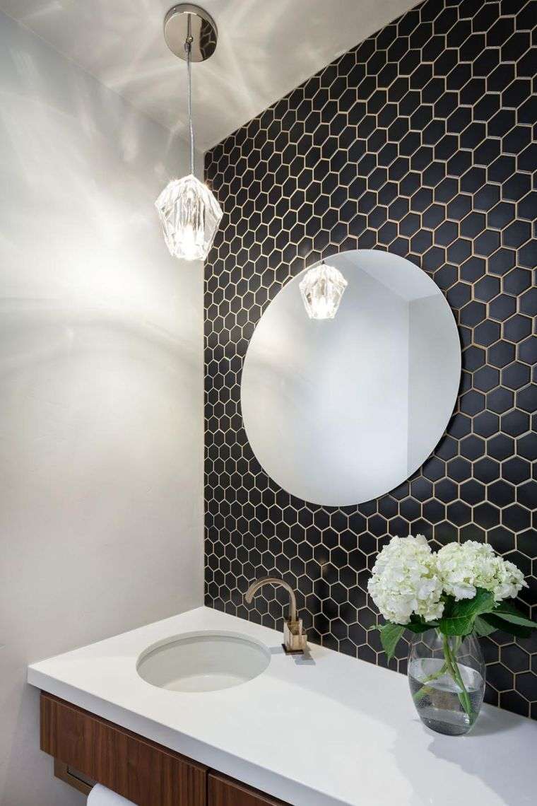 hatszögletű csempe sima fekete színű kis fürdőszoba fali tükör dekoráció