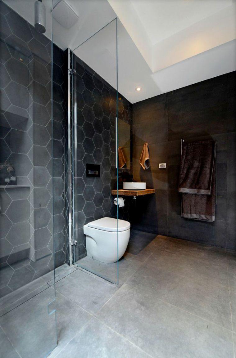 szürke fürdőszoba falicsempe üveg zuhanykabin