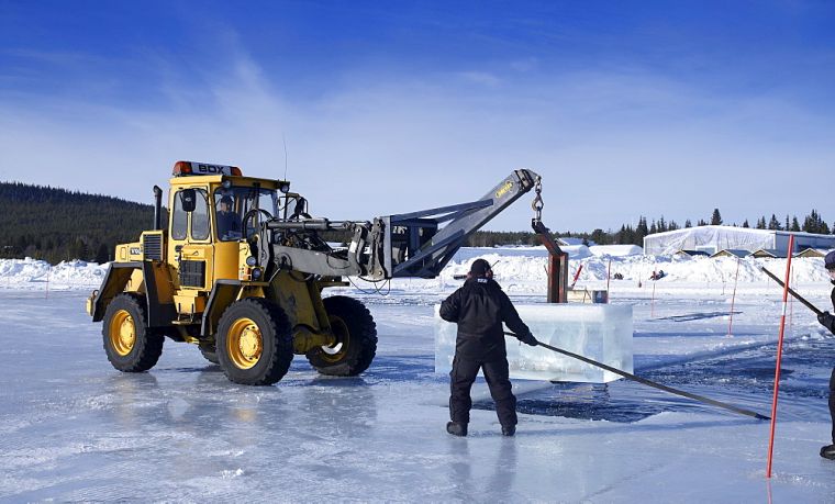 costruzione-ice-hotel-torne-fiume