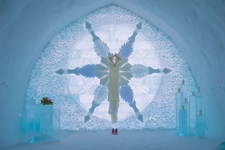 ice-church-icehotel-svezia