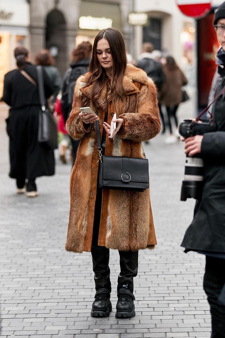 ženska jakna u modnom stilu