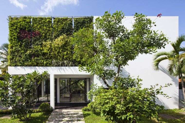 緑の壁の庭-垂直-外部-ファサード-モダンハウス