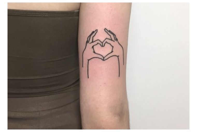 tatuaggio-donna-originale-braccio-cuore-idee