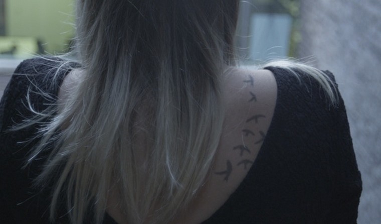 small-tattoo-shoulder-ephemeral-henna