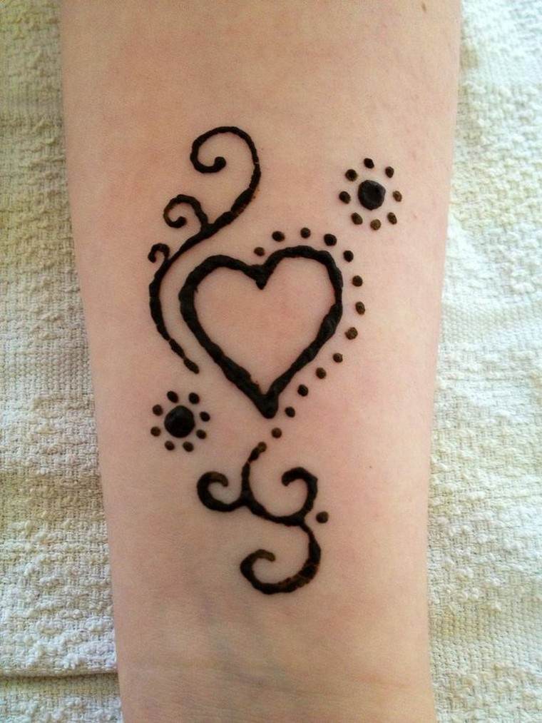 Ideiglenes henna tetoválás ötlet alkar tetoválás