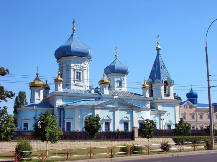 Chiesa in Moldavia in blu