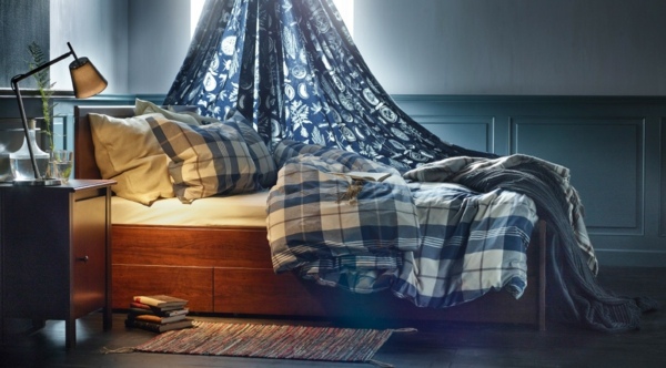 mala spavaća soba zoom drveni krevet