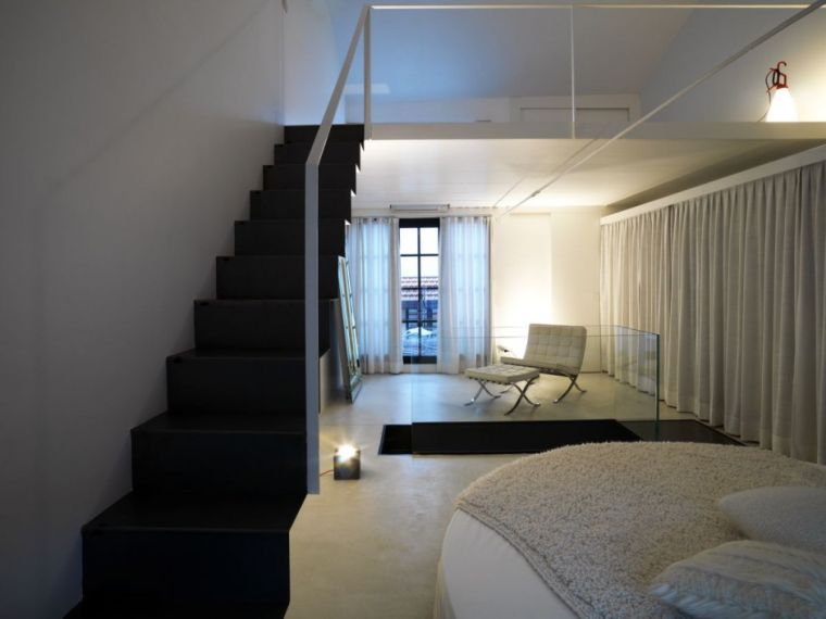 kis lépcsőház-modern-belső-szín-fekete-delrosso