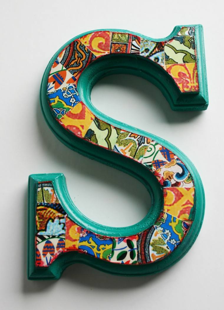 medinės raidės dekoratyvinės raidės mozaika