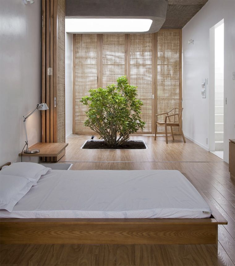 deco suaugusiųjų lovos rėmas žemo medžio išdėstymas mažo miegamojo zen dizainas