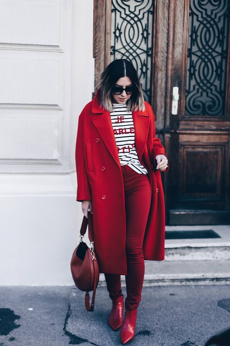 冬の赤いコート