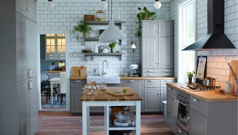 cucina a isola centrale design d'interni in legno scandinavo moderno lampadario in legno sospensione muro mattoni