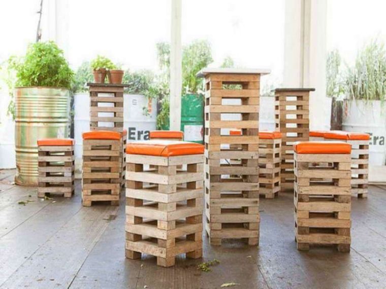 Sgabello da cucina per ristrutturazione della cucina con pallet