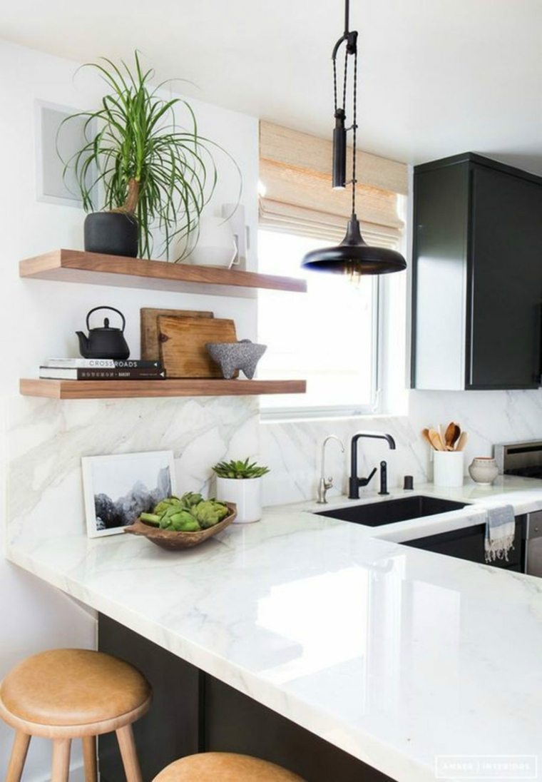 白と黒のキッチン大理石のワークトップアイランドモダンなデザイン