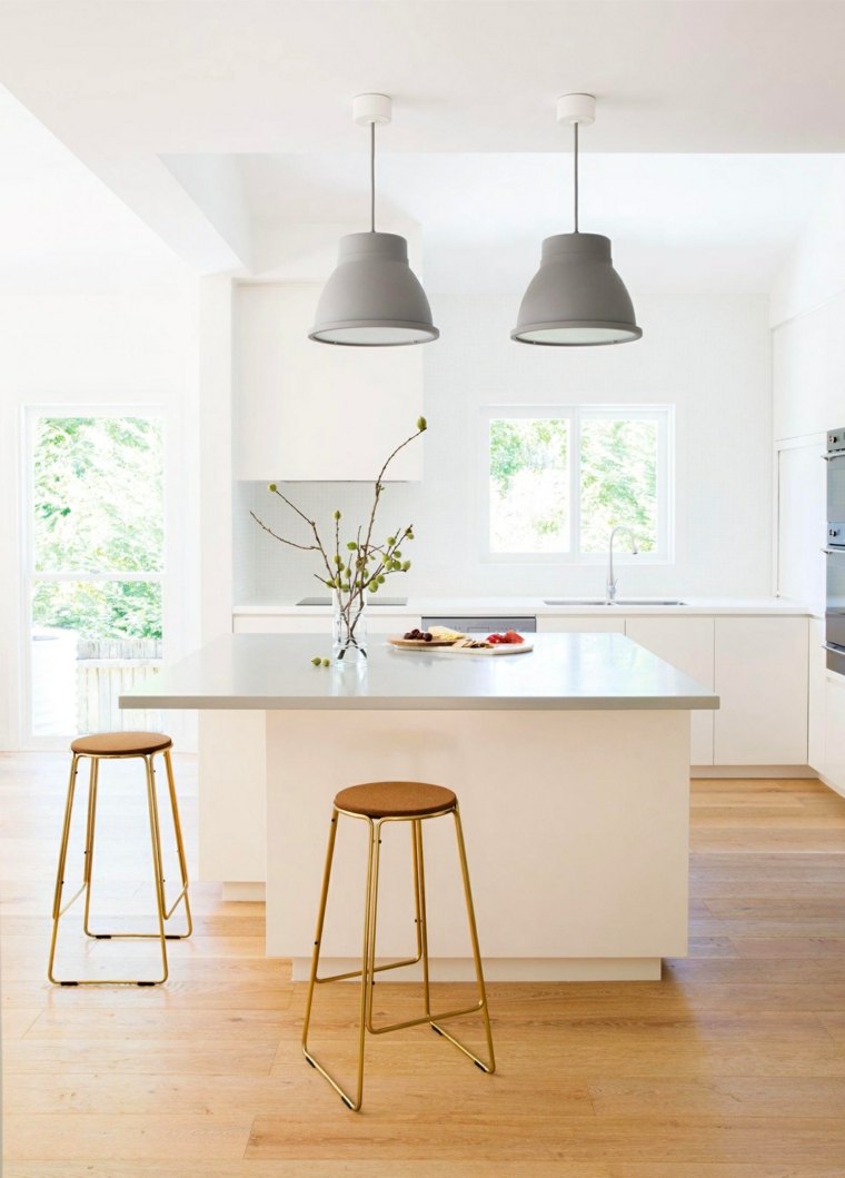 Moderni virtuvės salos pakabinama šviesa
