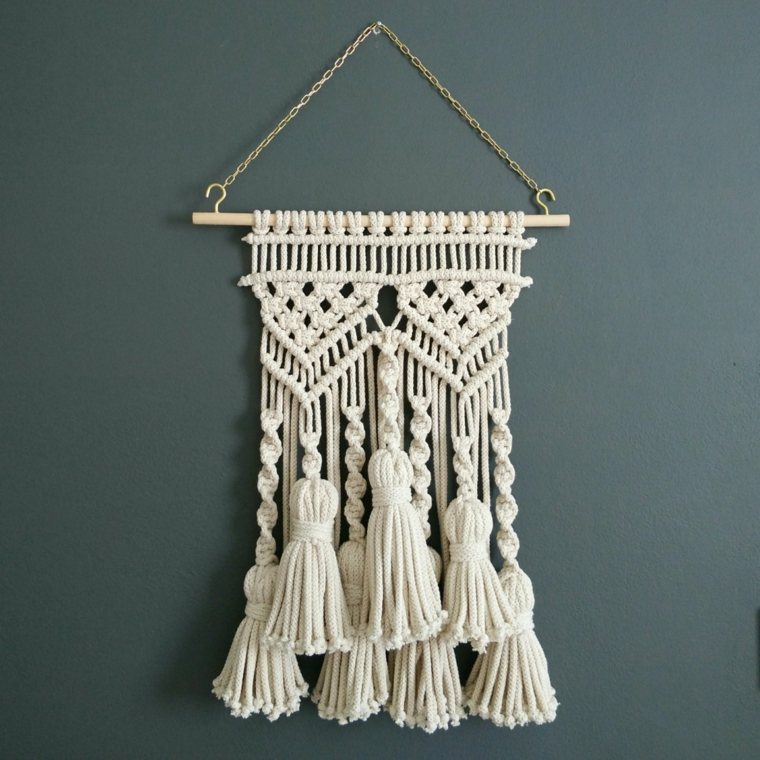 zidna dekoracija od macrame-bijela