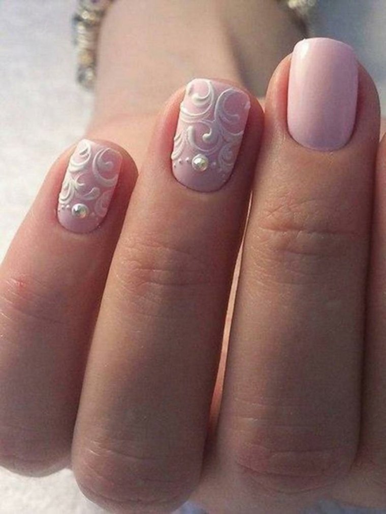 manicure-matrimonio-ornamenti-bianco-come-pizzo