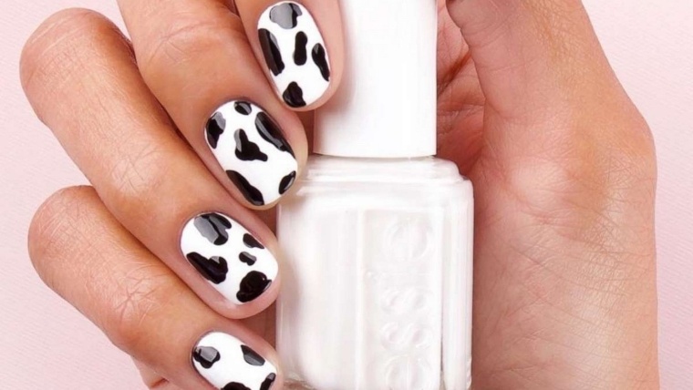 manicure alla moda con stampe animalier