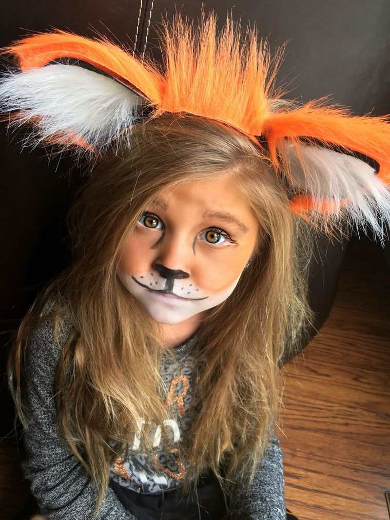Helovino liūto mažylio katės makiažas