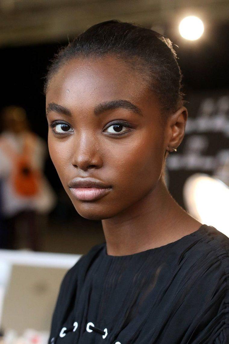 fashion-trend-makeup-catwalks-2019